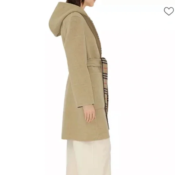 New Burberry Luxurious Reversible Hooded Coat with Plaid Trim - Picture 2 of 10